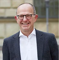 über die Rolle des stationären Altenheims, neue Wohnformen und der Blick ins Ausland.